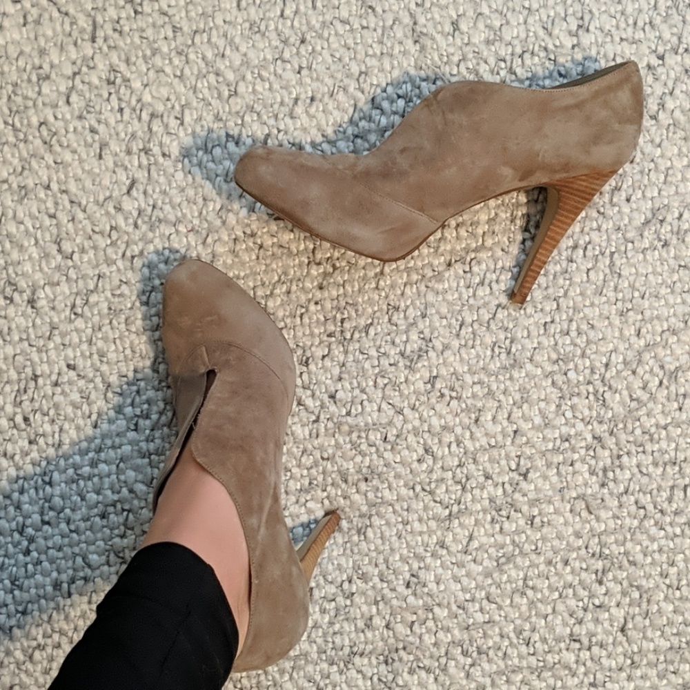Banana republic suede heels